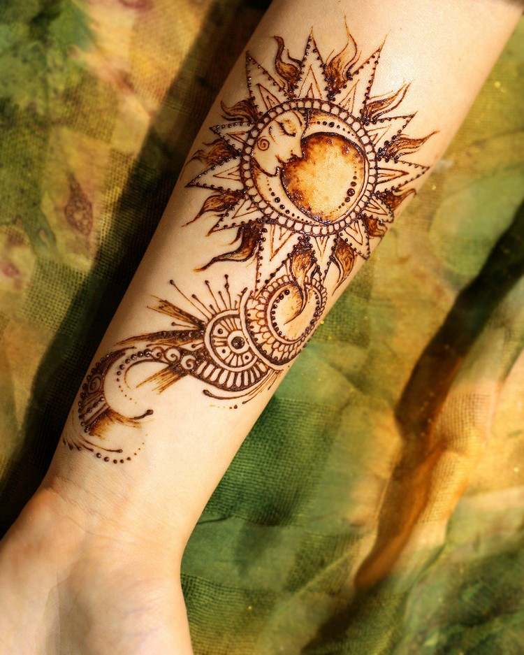 henna-tatuering-motiv-måne-sol-stjärnor