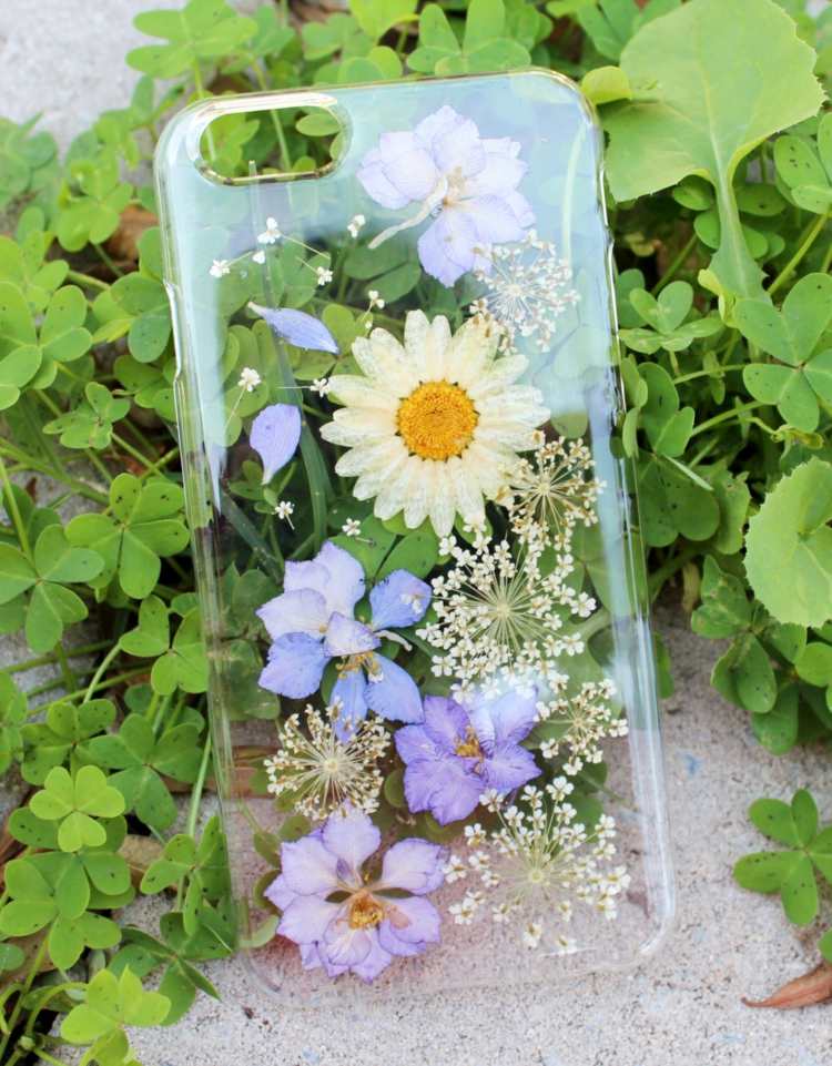 herbarium-skapa-mobiltelefon-omslag-ge-bort-dekorera-blommor