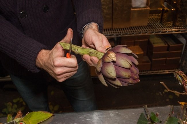 gör höstblommarrangemang själv lila-kronärtskockor