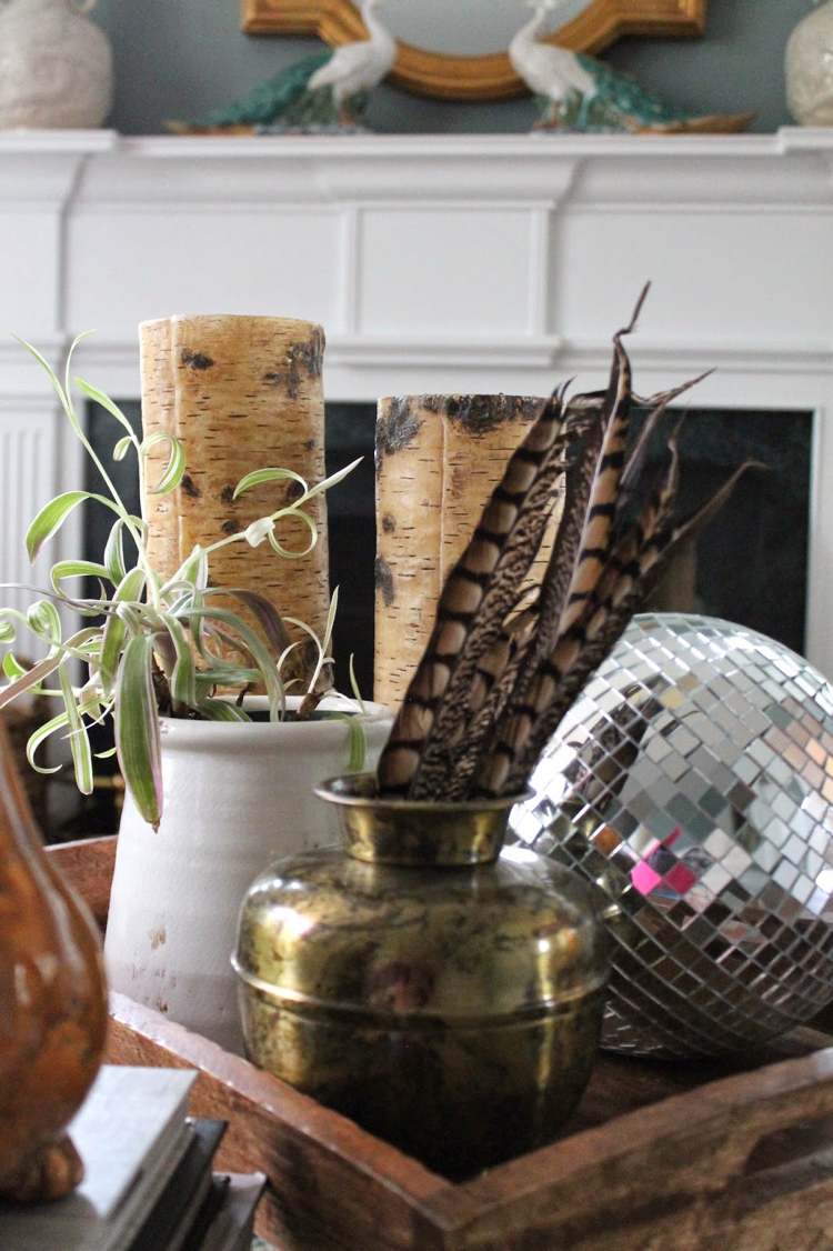 höst-dekoration-vardagsrum-bord-bricka-trä-vintage-mässing-vår