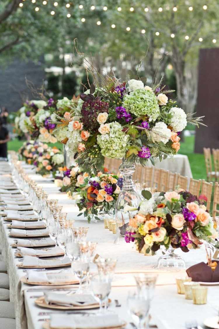 höst bordsdekoration med blommor frodig design färgglada färger fairy lights