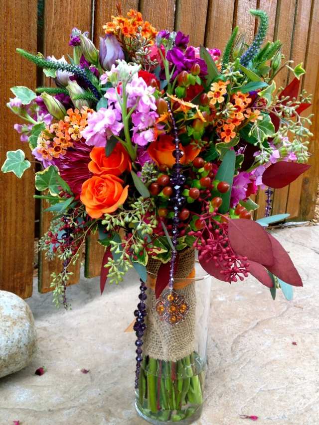 bukett med vilda blommor höstbord dekoration gifta sig