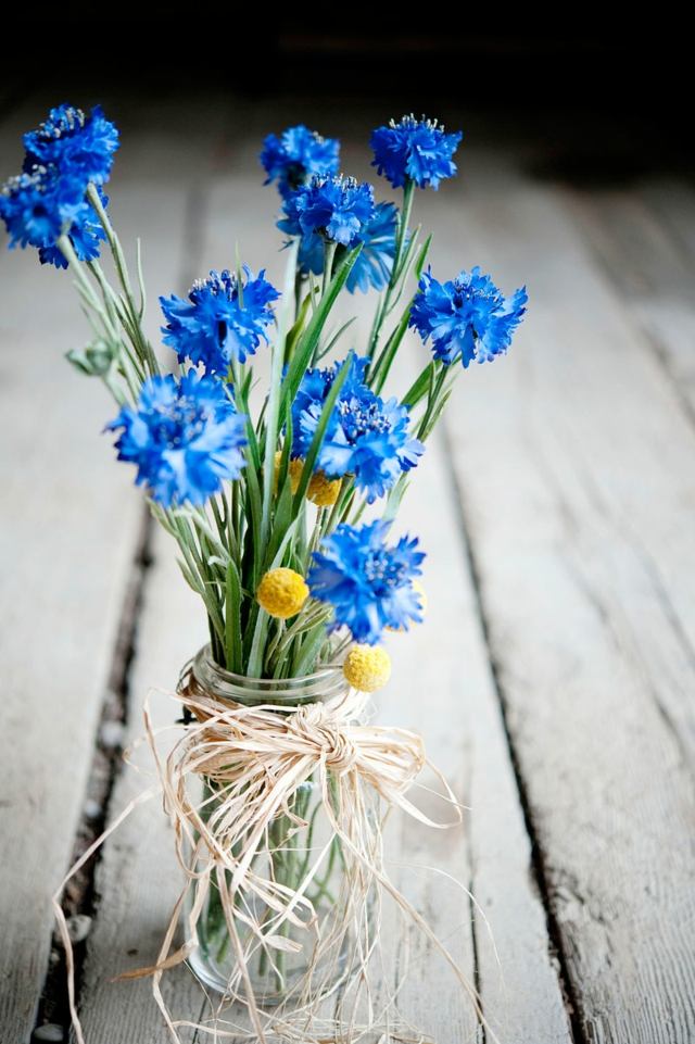 höstbord dekoration vilda blommor blå bröllop