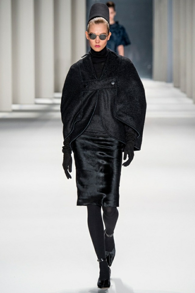 Modeidéer svart kjol knälängd stor jacka höst / vinter 2014_2015carolinaherrera