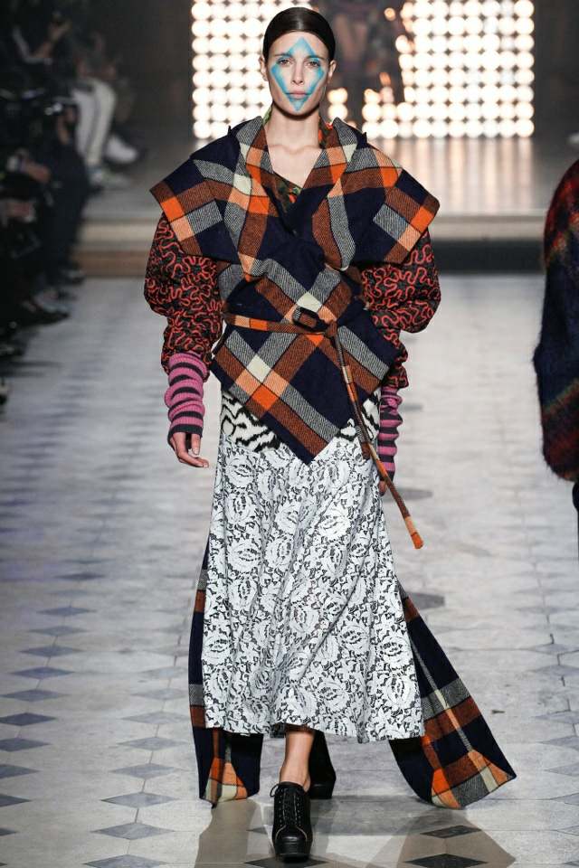 vivienne-westwood-symmetrisk-mönster-mönstrad kjol
