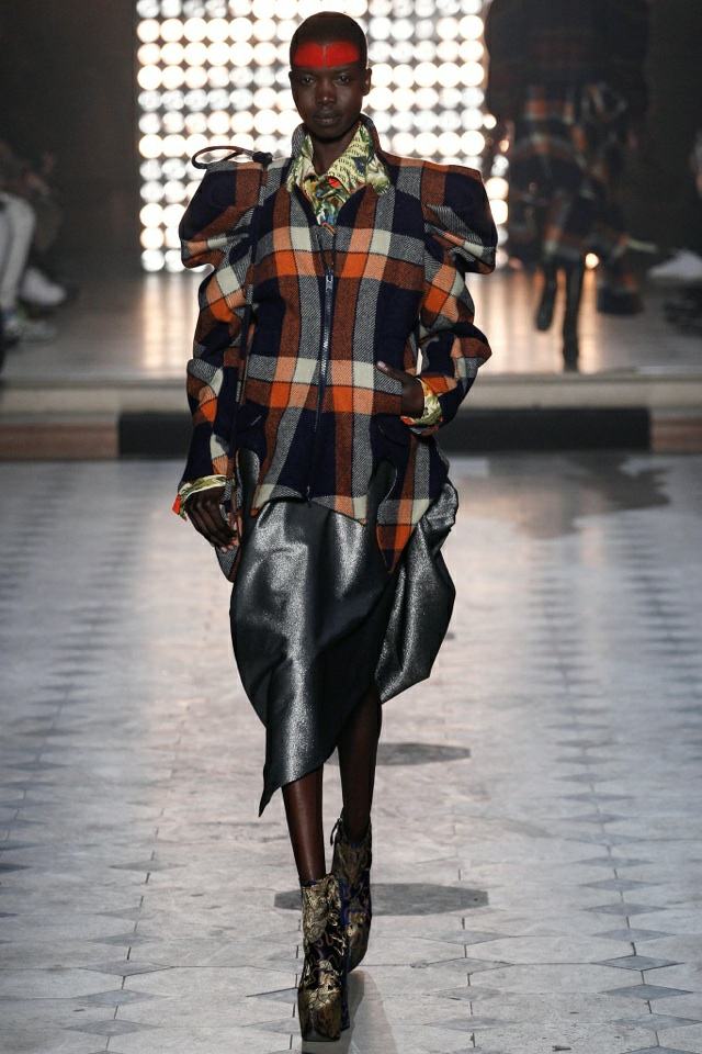 vivienne-westwood-rutig-tyg-asymmetrisk-cut-metallic-look-kjol