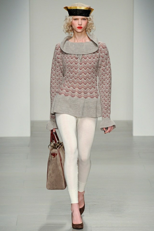 vivienne-westwood-vit-treggings-tröja-med-krage