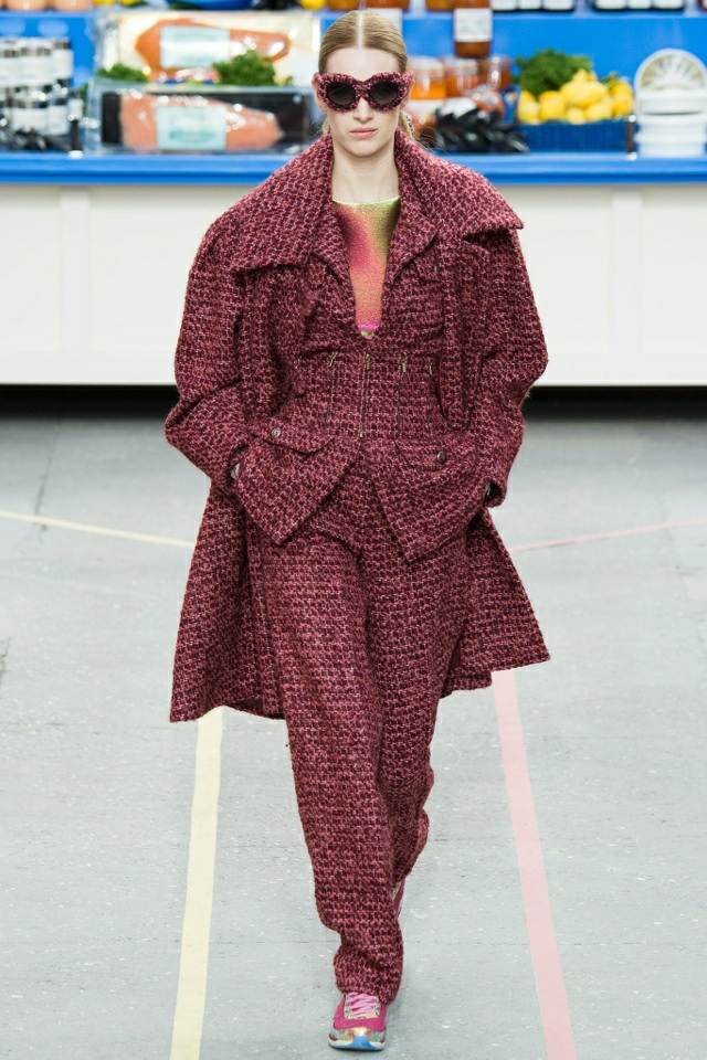 Chanel-kostym-med-byxor-rock-prickig