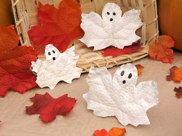 höst-pyssla-barn-halloween-målning-spökblad
