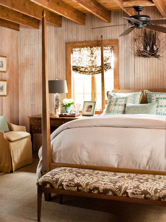 rustikt sovrum hus på landet mintgrönt kudde accent