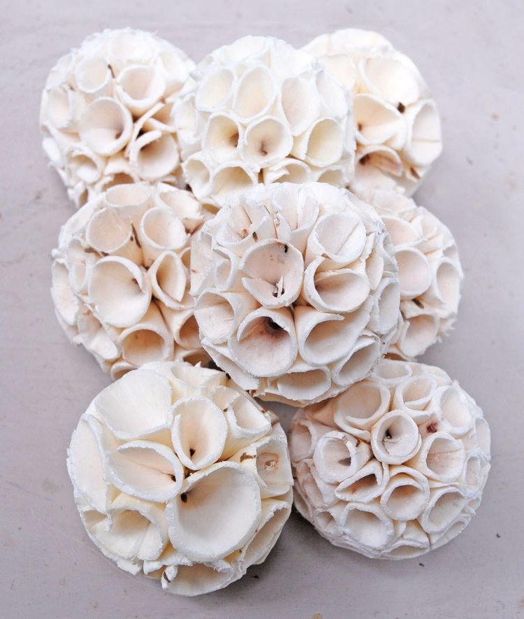 höstdekoration idéer vita blommor romantik interiör doft potpourri