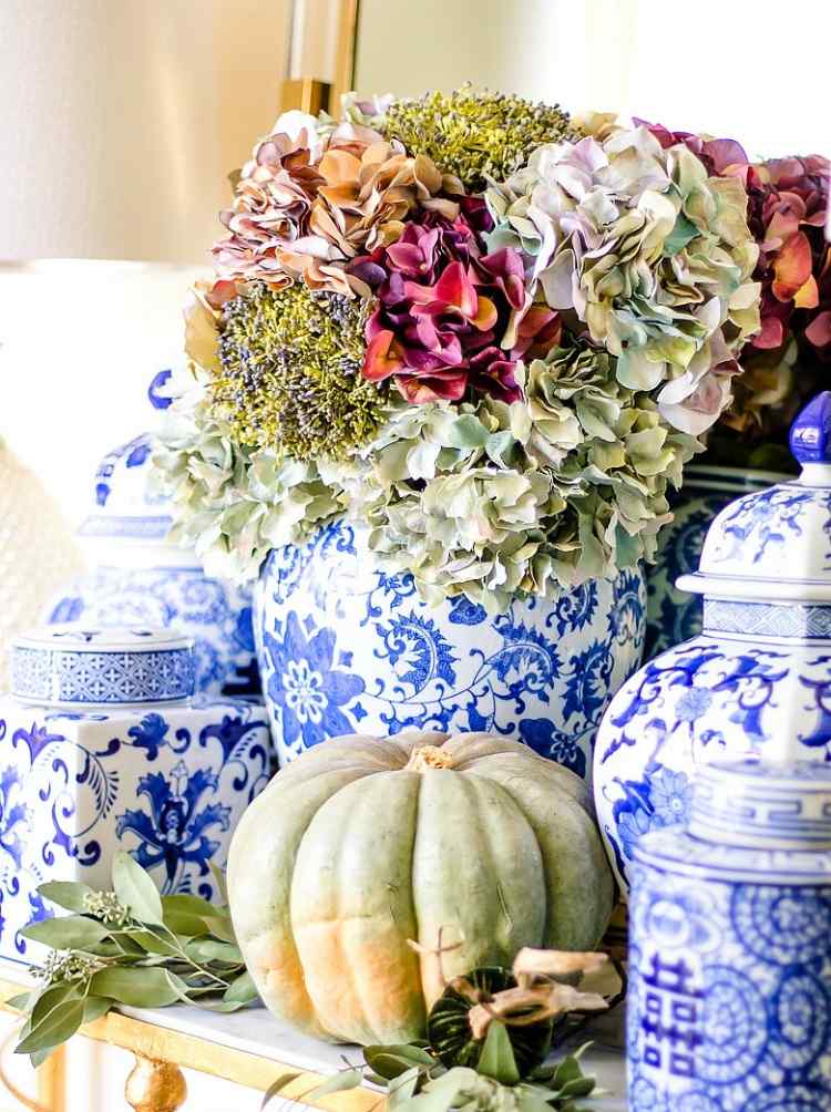 dekorativa blomvaser höstdekoration med hortensior