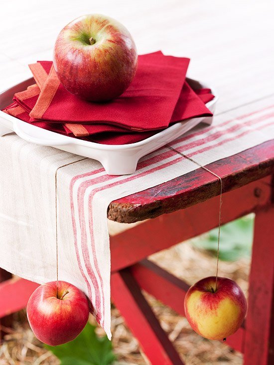bordsduk vikt röda äpplen höstsäsong idé