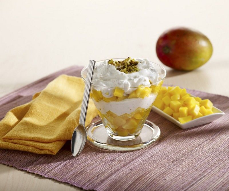 Höst-desserter-glas-mango-yoghurt-nötter