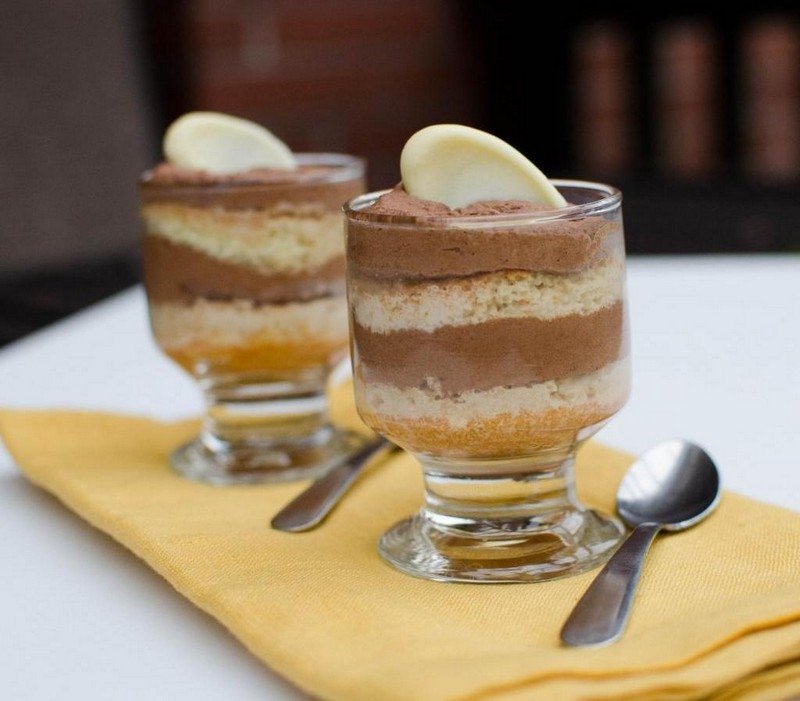 Höst-desserter-glas-chokladkräm-bisquit-citronsaft