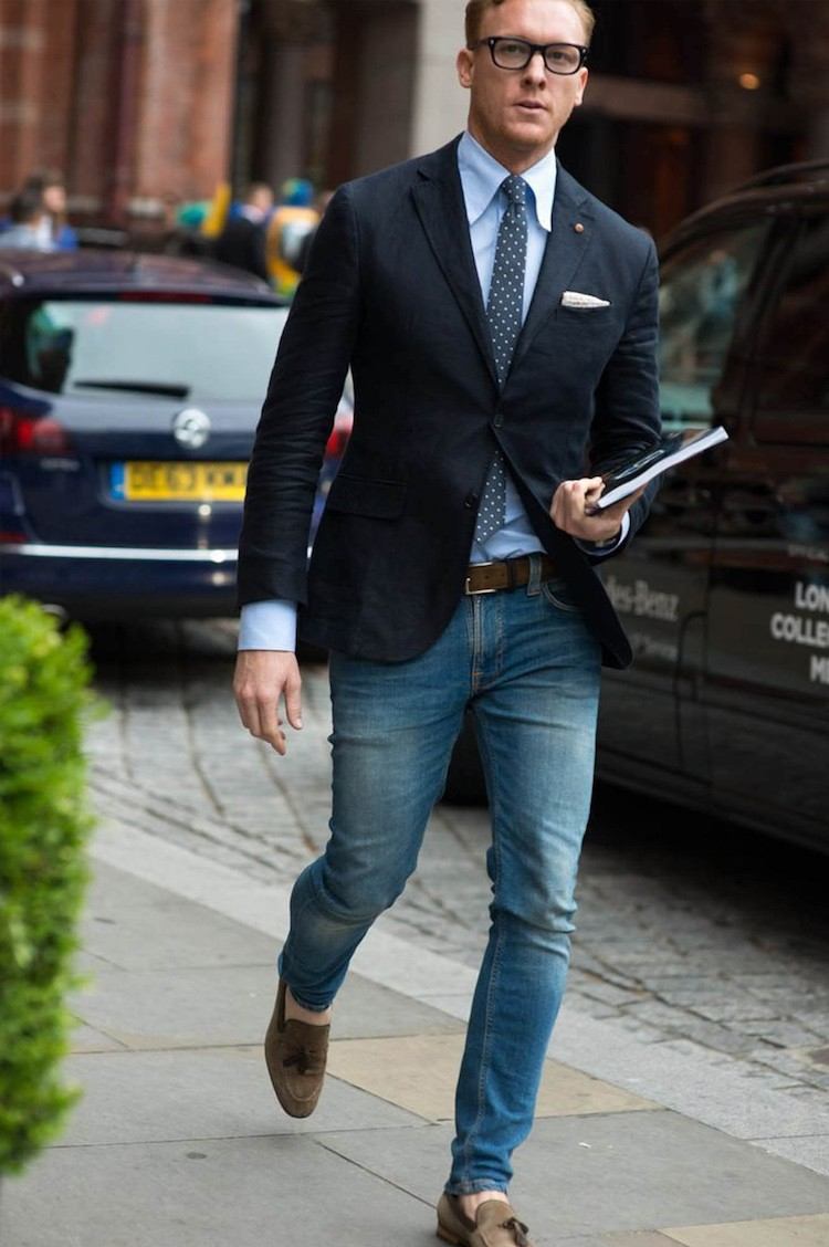 smart casual look blazer jeans skjorta slips