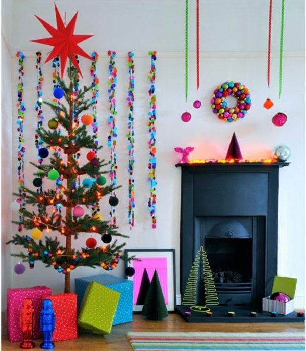 modern-öppen spis-färgglada-jul-dekorationer