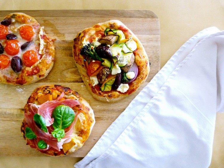 Fina snacks mini-pizzor-ugnsbakade-olika toppings