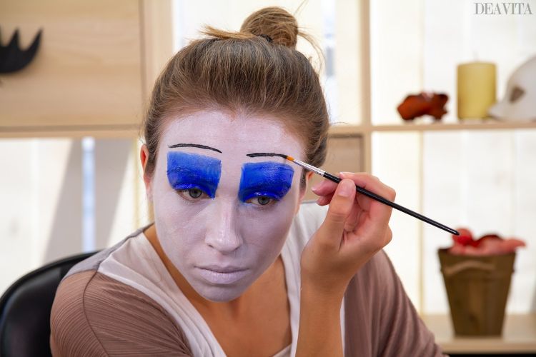 drottning av hjärtan kostym smink makeup ritning svarta ögonbryn