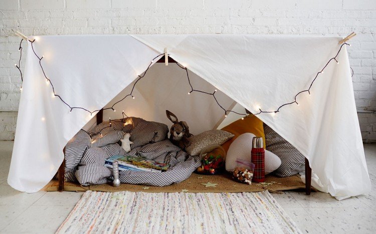 bygga en grotta under bordet DIY lek tält barn