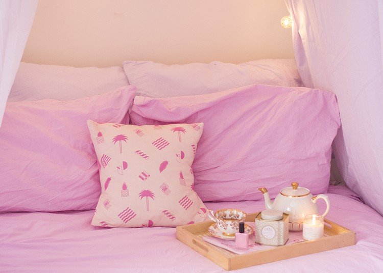 grotta ställa upp rosa kudde madrass