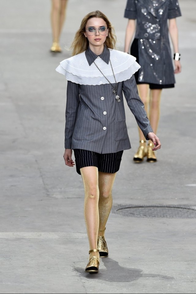 Pinstripe-mode-trender-vår-sommar-2015-chanel-nyanser av grå-accessoarer