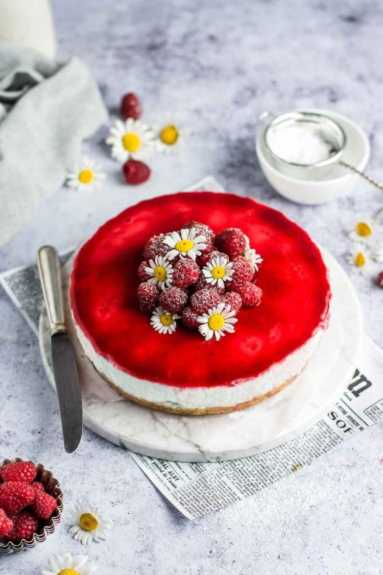 Hallon yoghurtkaka utan bakning med gelatin