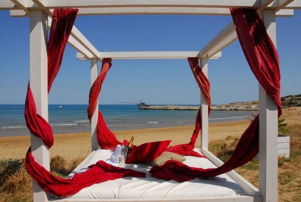 säng med baldakin som sommar känsla strand lounge trädgårdsmöbler
