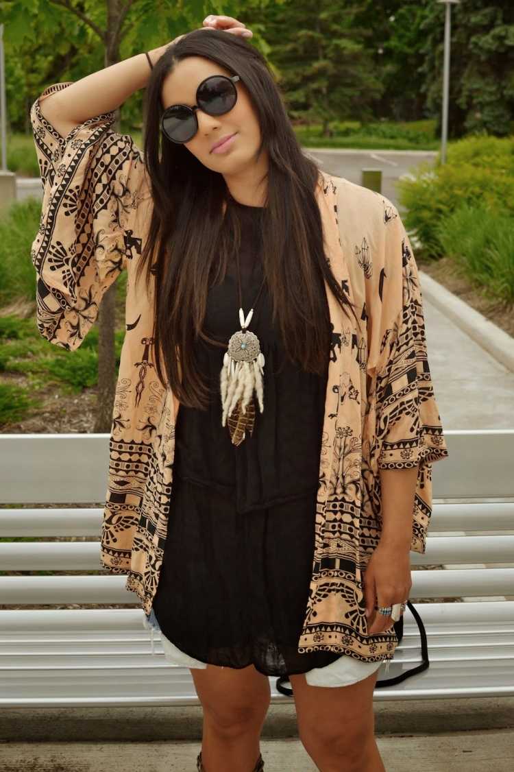 hippie-chic-fashion-boho-kimono-outfit-svart-blus-solglasögon-stora