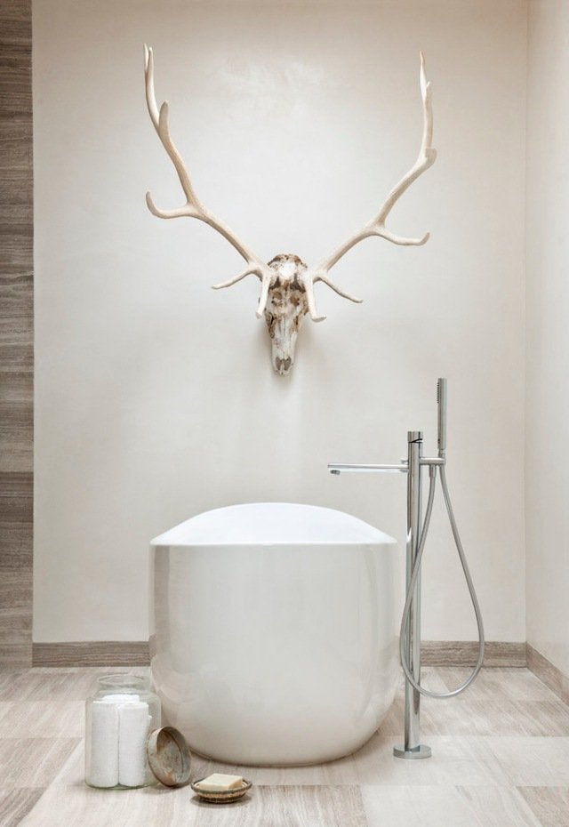 Hjorttorn-dekor-badrum-puristiskt-modernt-dekorativt element