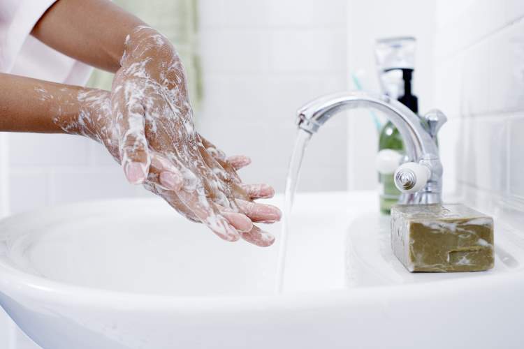Tvätta händer som desinfektionsmedel för långa händer, effektivt mot coronavirus
