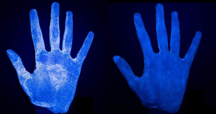 Händer desinficerar tvålvatten eller handsprit mer effektivt