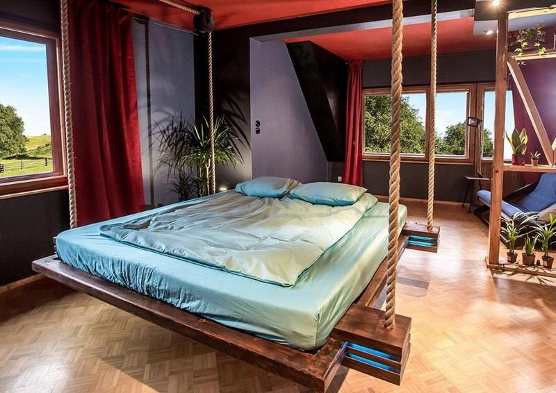 Hängande säng-LED-belysning-rymdbesparande-design-sovrum