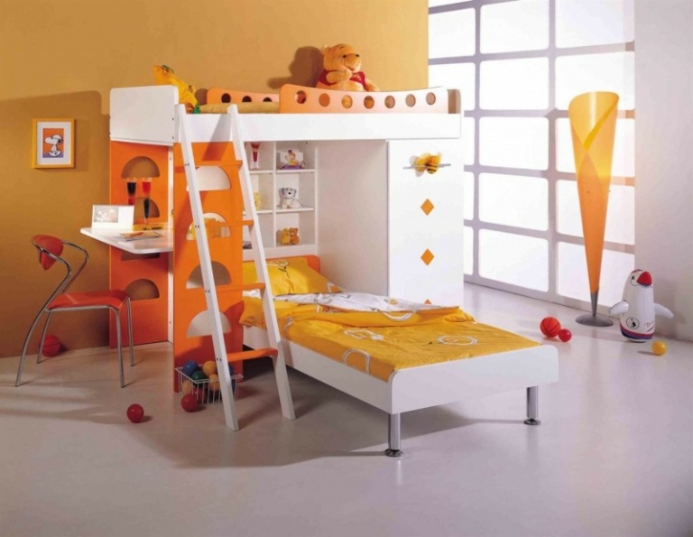 loftsäng för sovrum orange vita barn stege hylla skrivbord