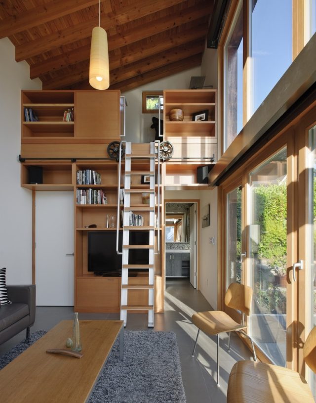 design-loft-säng-trä-konstruktion-vardagsrum