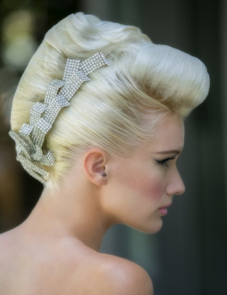 updo-bröllop-stenar-kristall-hår-tillbehör-blond-volym-intressant