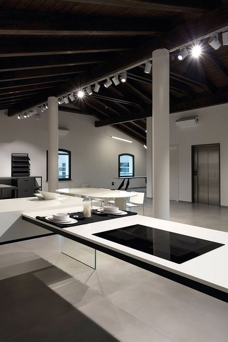 keramiska-bänkskivor-blankt-kök-spis-topp-modern-design