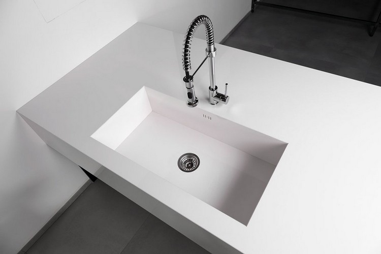 keramiska-bänkskivor-kök-vit-diskbänk-bänkskiva-justerad-design