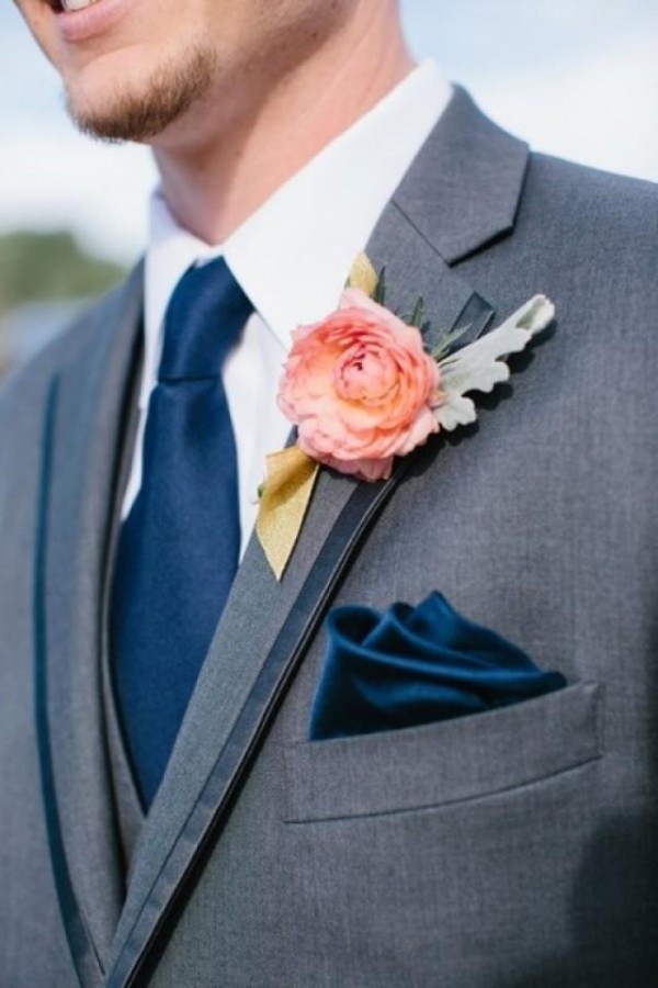 trenderna-bröllop-2014-man-grå-ros