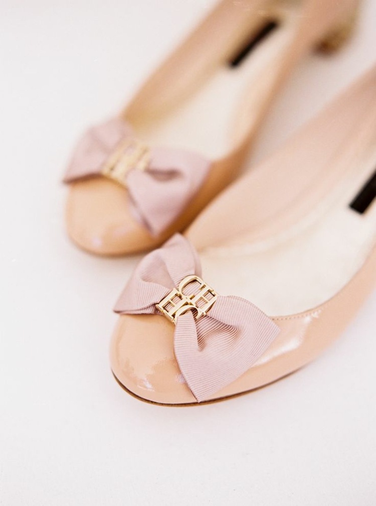 idéer-bröllop-skor-ballerinor-rosett-rosa-guld-tillbehör