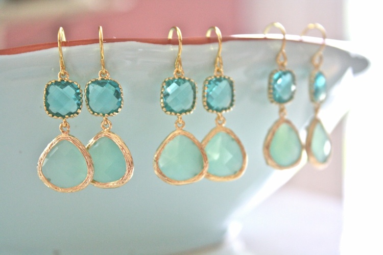 idéer-bröllop-örhängen-stenar-ljus-blå-håll-elegant-smycken-idé