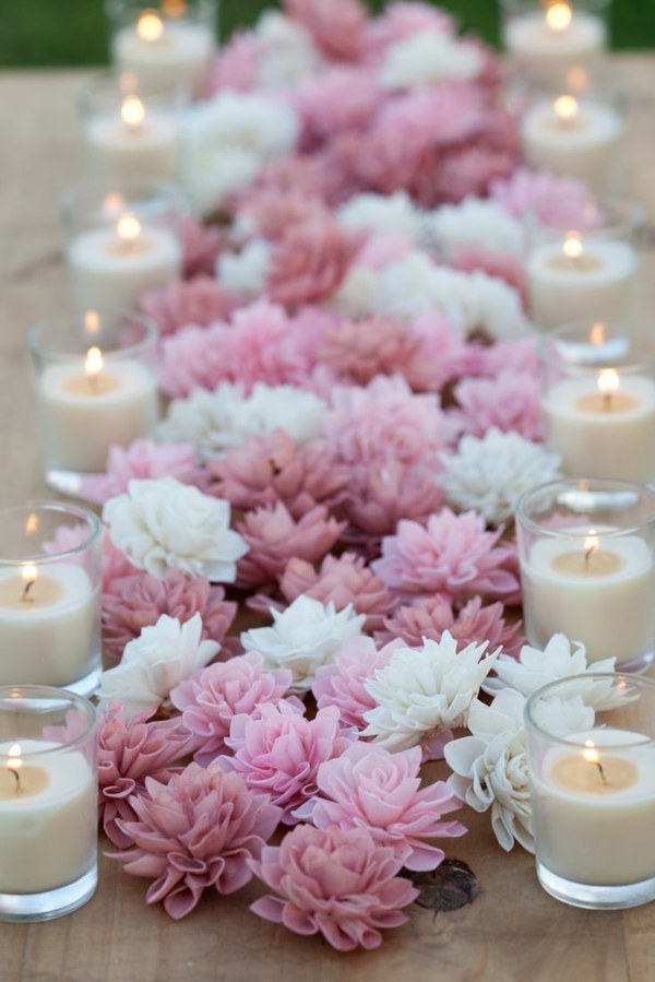 blommor kransljus rosa vit bordsdekoration