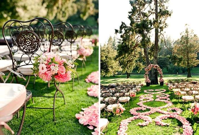 romantisk-dekoration-bröllop-i-trädgården-blomma-figurer-från-spridda-blommor