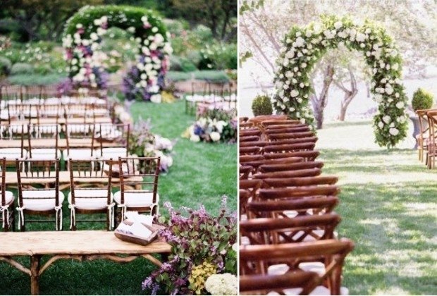 romantisk-sommar-bröllop-i-trädgården-altaret-design-bänk-blomma-dekoration