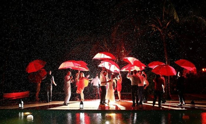 Gäster paraplyer idéer kväll utanför