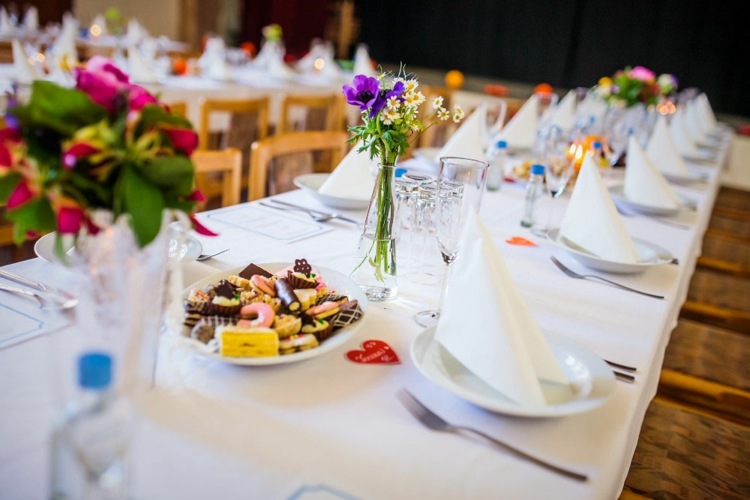 Bröllop retro stil bord dekoration blommor