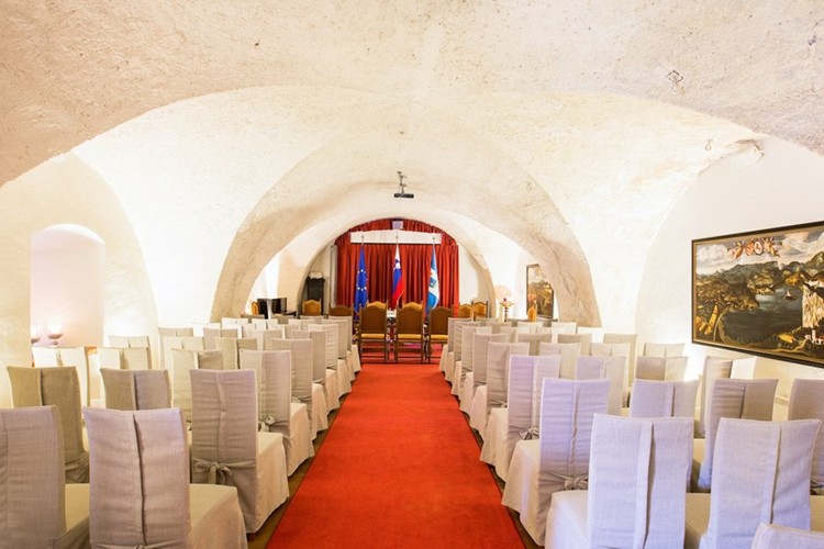 Slottbröllop Bled Slott Sloveniens vackraste slott i Europa gifter sig med drömbröllop