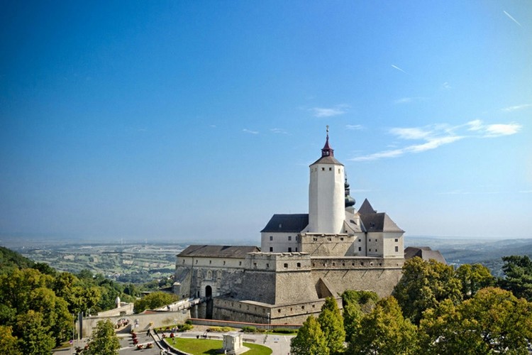 Bröllopsborg Forchenstein slott Österrike vackraste slott att gifta sig i Europa