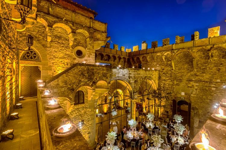 Slottbröllop gifta sig med Castello di vincigliata Italiens vackraste slott Europa drömbröllop