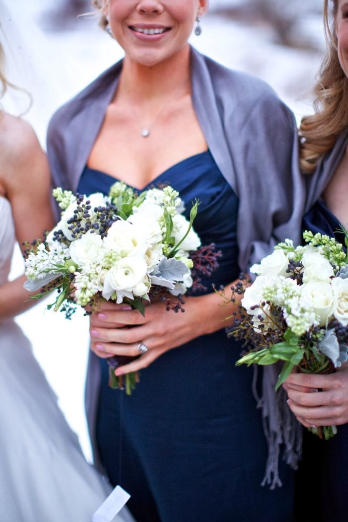 Bröllopsklänningskod-marinblå-tärnor-klänningar-idéer-vinterutseende